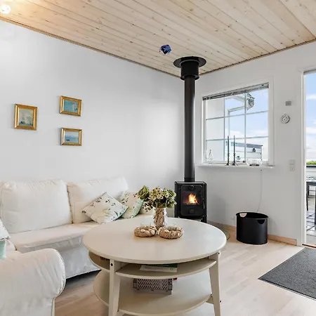 2 Bedroom Lovely In Feriehus *