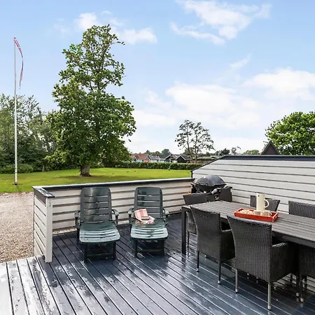 2 Bedroom Lovely In Feriehus